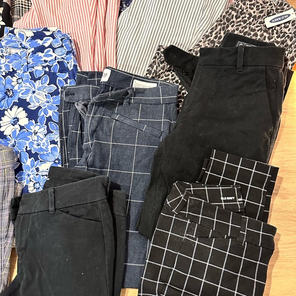 19 Pairs of Old Navy Pixie Pants, and some of gaps version of the same pants - Picture 7 of 8